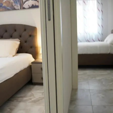 Aurora House, Fiera Con Parcheggio Privato Apartment